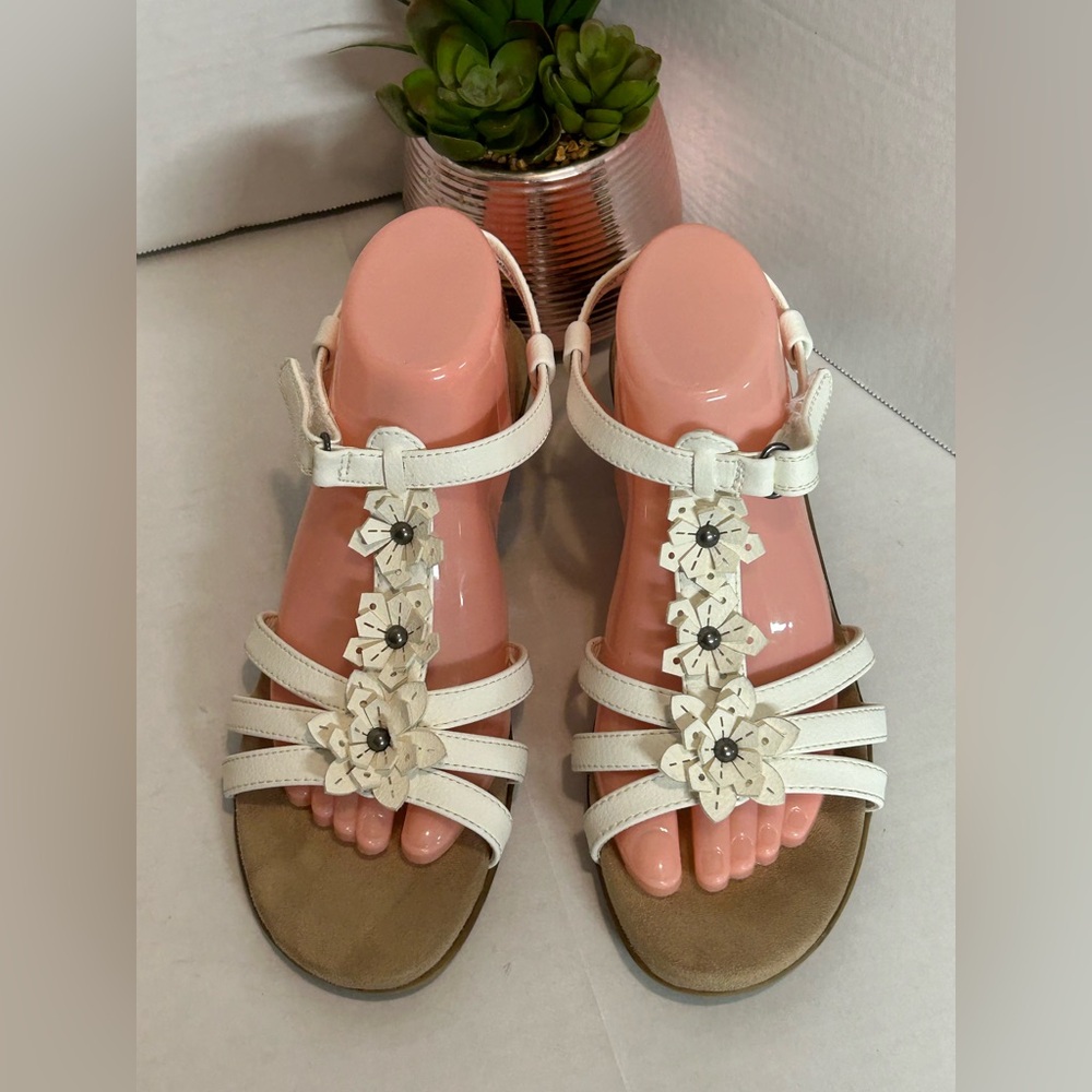 Yuu White Floral Women's Sandals